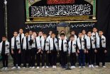 اجرای سرود ۲۰۰ نفری بچه های مسجد همزمان با لحظه تاریخی ورود امام خمینی(ره)